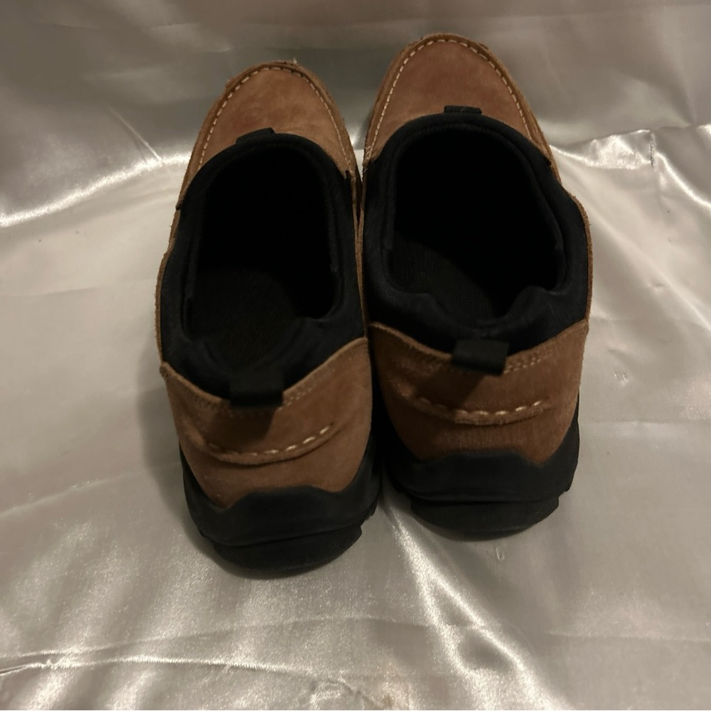 Shoes - Picture 8 of 9